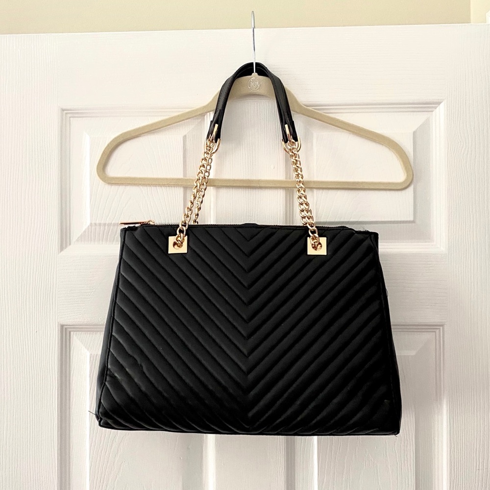 Faux Tufted Leather Bag w/ Gold Chain Link Strap